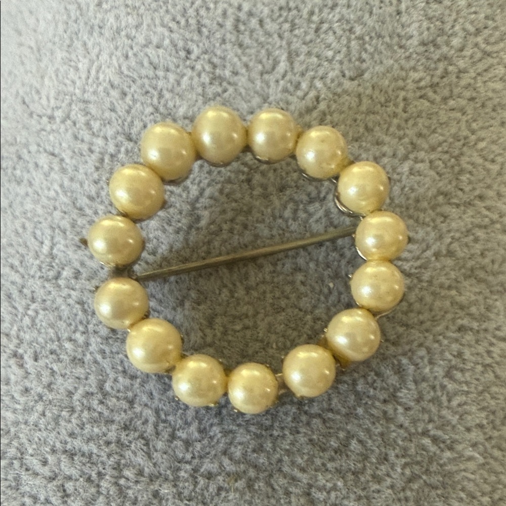 Elegant Pearl Circle Brooch